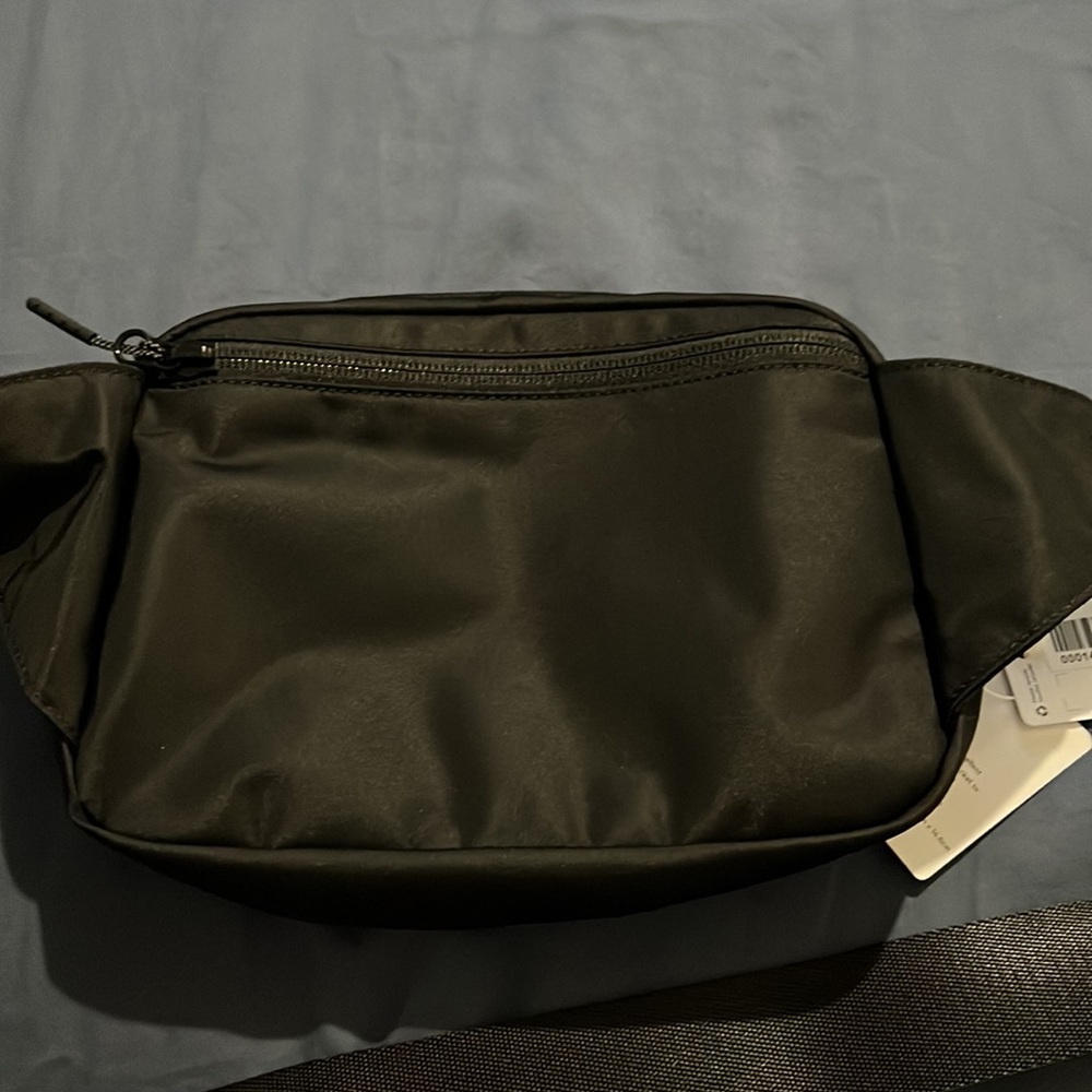Lululemon Everywhere Belt Bag Large 2L NWT black - Picture 3 of 9